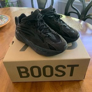 Yeezy 700 V2 Vanta